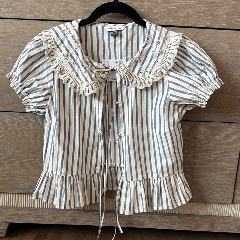 American Eagle tie front top